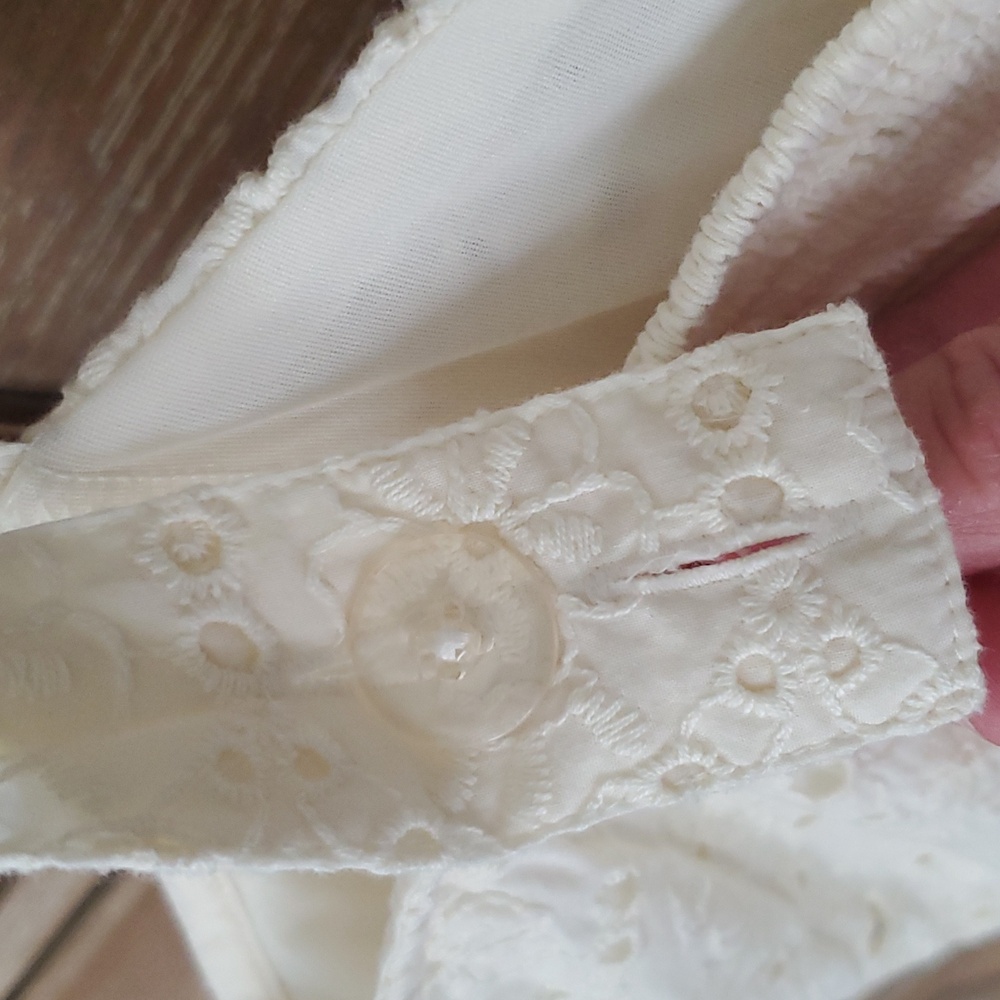 Cream Button-Down Eyelet Dress American Eagle Size Small Adjustable Button Strap - Picture 4 of 4